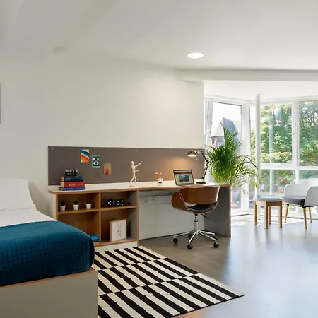 For Students Only - Asa Briggs House In * Leeds (West Yorkshire)